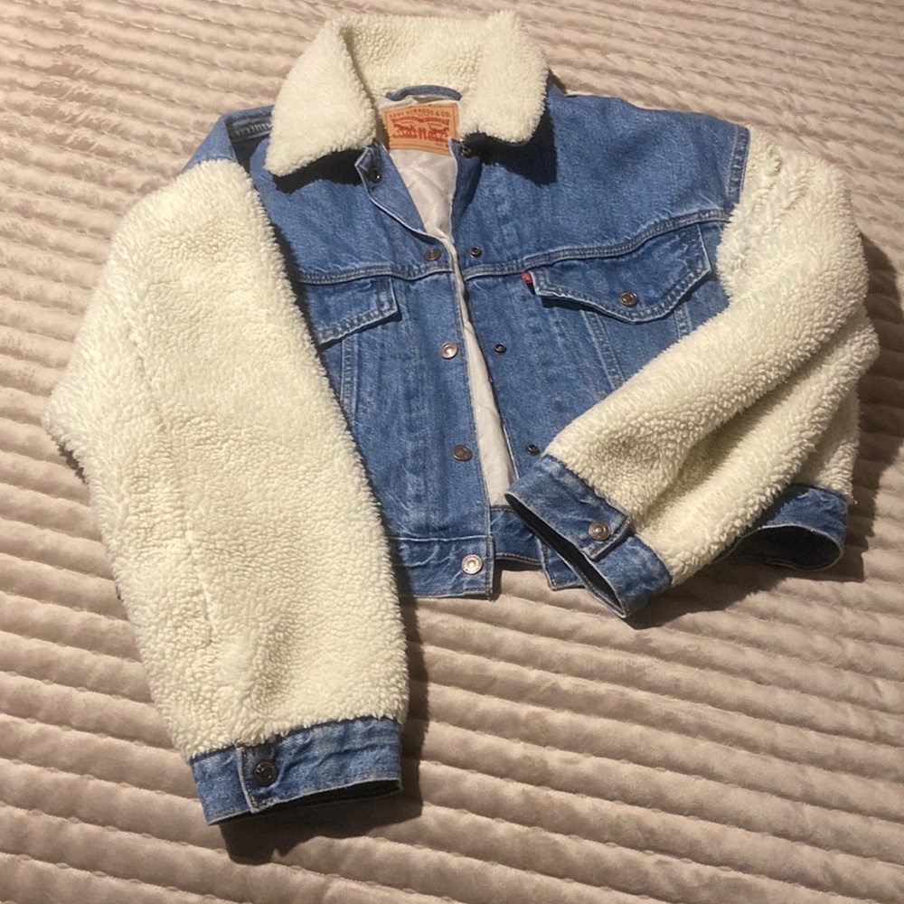 Womens cropped oversized Levi’s jacket